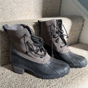 Sperry Stylish Women's Gray and Black Boots